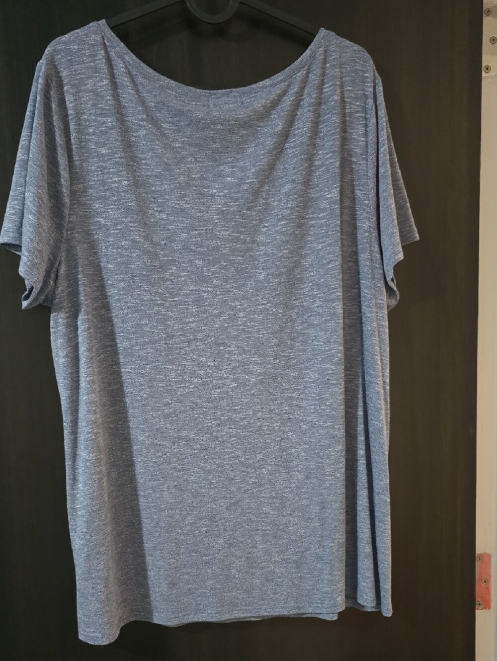 Westport Heather Blue/Gray Scoop Neck Tee with White Floral Applique 1X - Picture 5 of 6